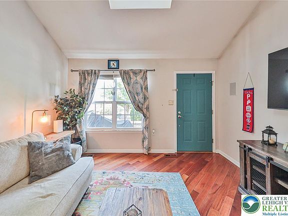 4th image of 4034 Evergreen Rd
