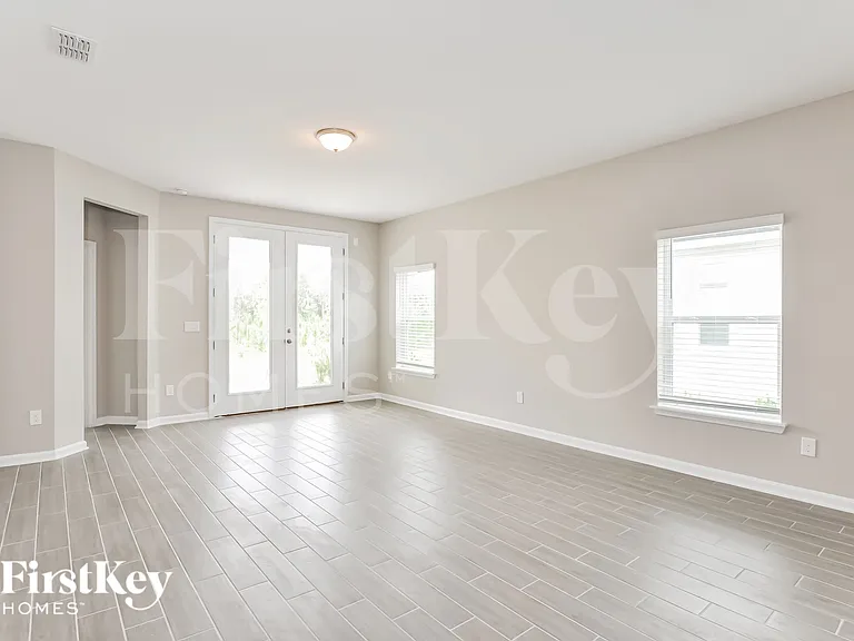 117 Nighthawk Ln — Photo 3
