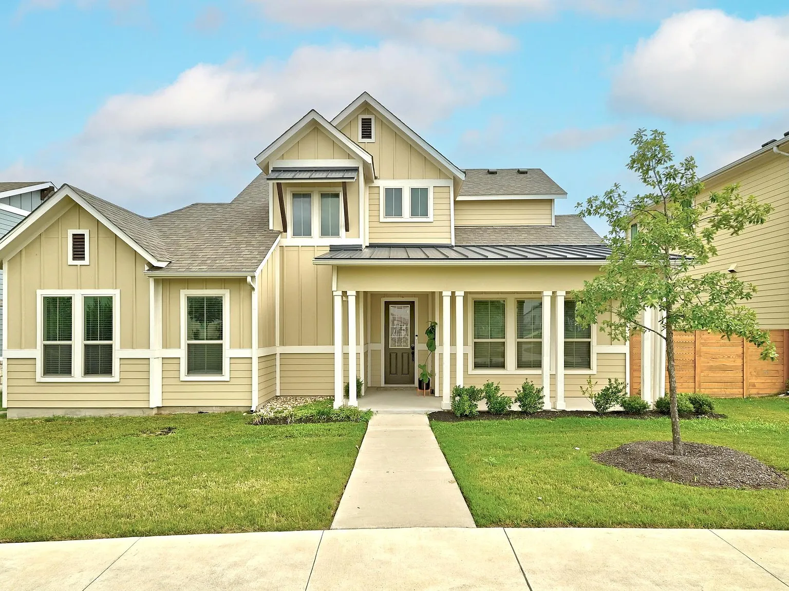 3 bed, 2.5 bath, 1683 sqft, $2,200 — Photo 2