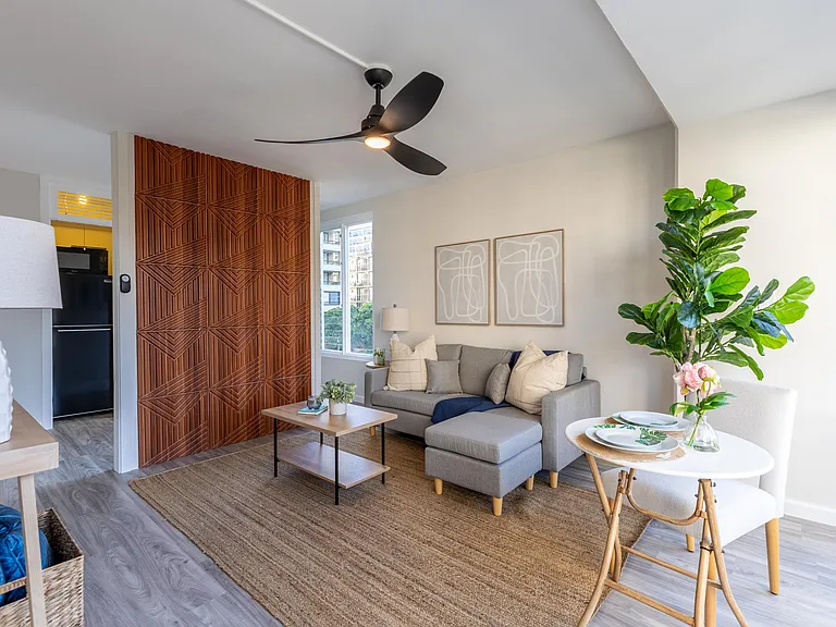 445 Kaiolu St #604 — Photo 1