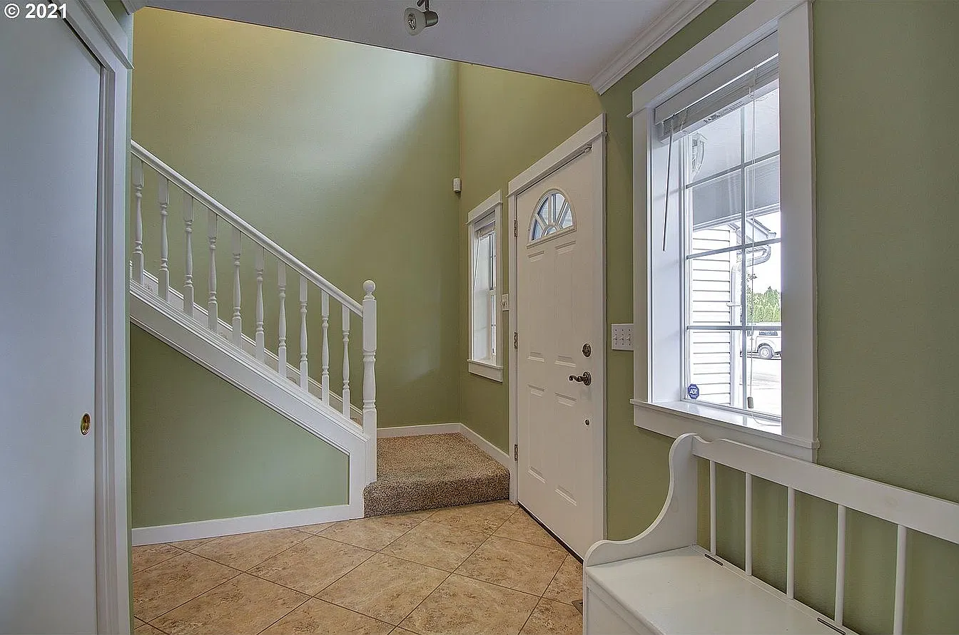 4 bed, 2.5 bath, 2180 sqft, $3,100 — Photo 3