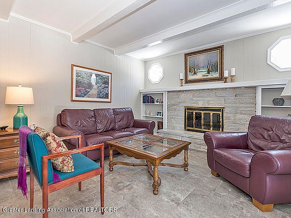 3rd image of 1324 Jack Pine Dr