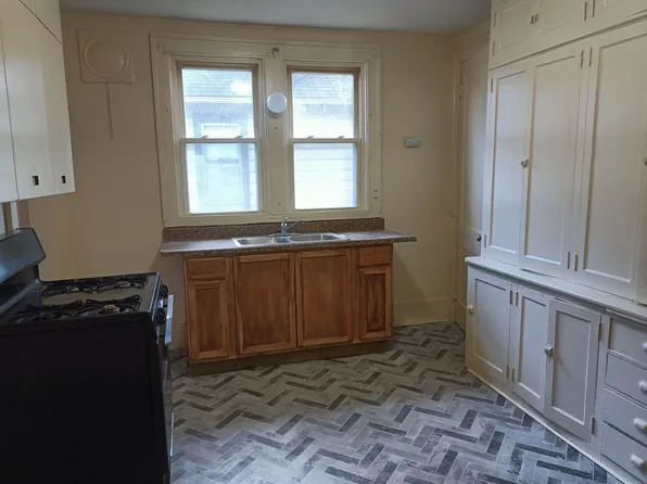 1975 W Melvina St, Milwaukee, WI 53206