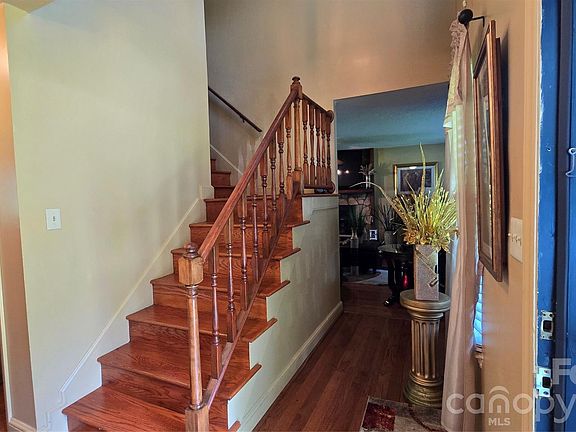 4th image of 2715 Shandon Rd