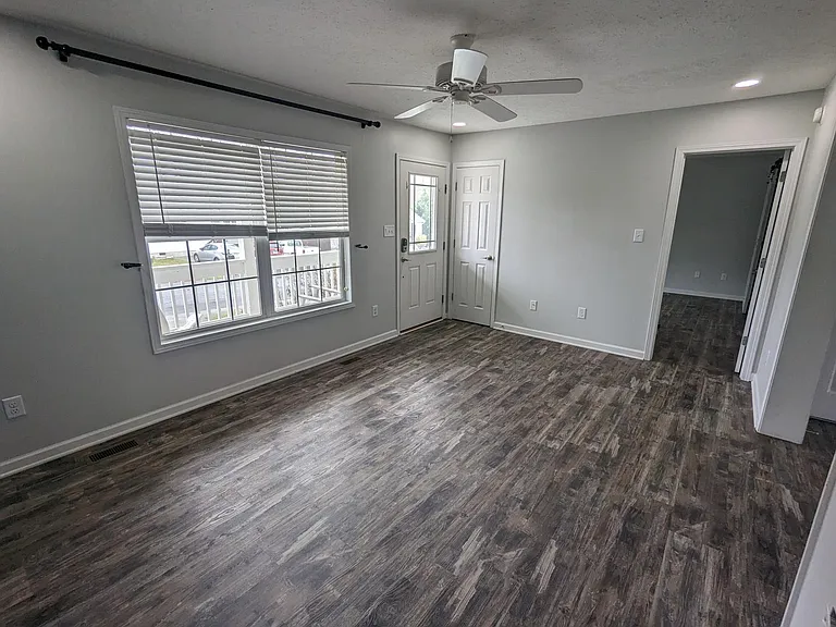 61 Newberry Dr — Photo 3