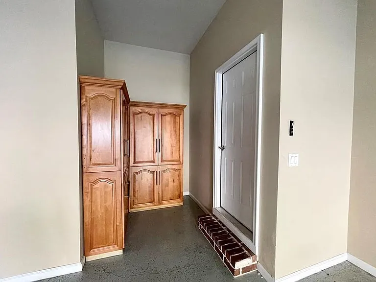 455 Wembley Cir — Photo 42