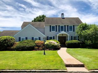 207 Richards Ln, Hewlett, NY 11557