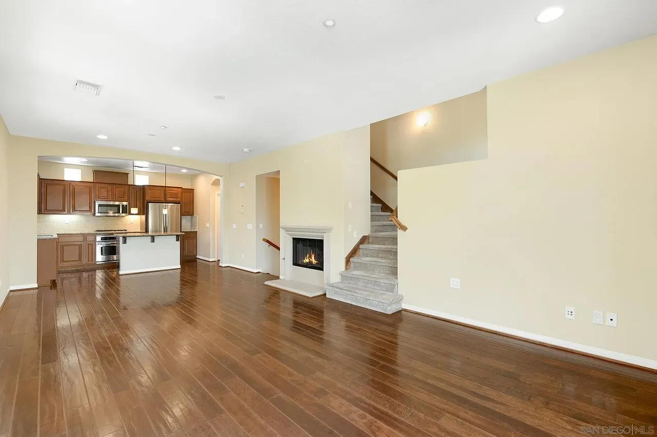 3 bed, 3.5 bath, 1498 sqft, $3,800 — Photo 3