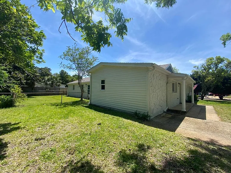 400 Argyle Ct — Photo 59