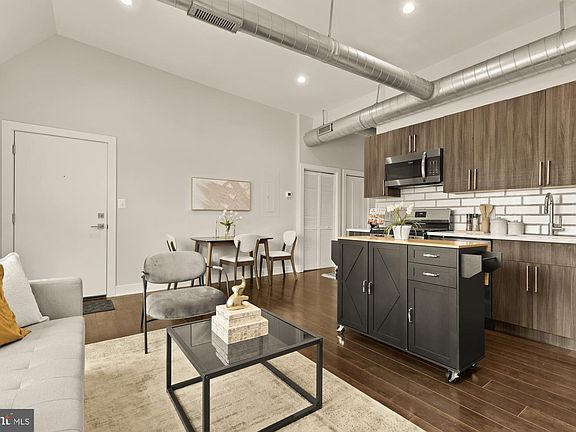 4th image of 1605 F St NE APT 4