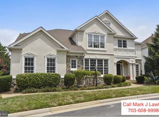 2219 Woodford Rd, Vienna, VA 22182