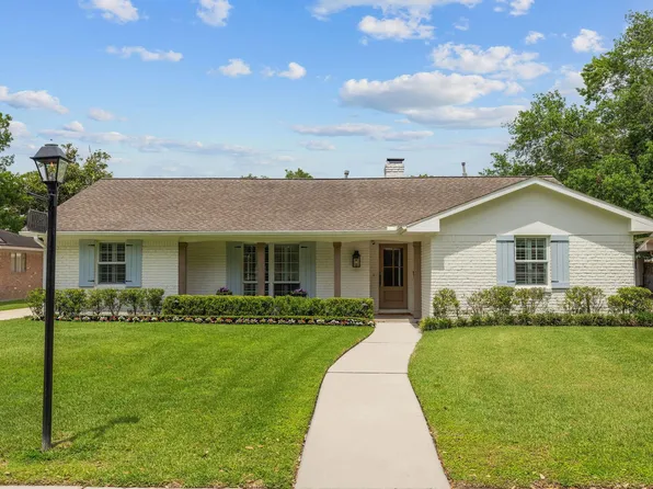 10046 Meadow Lake Ln, Houston, TX 77042