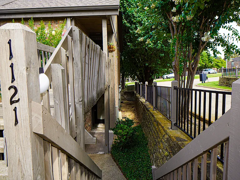 1121 Signal Ridge Pl — Photo 2