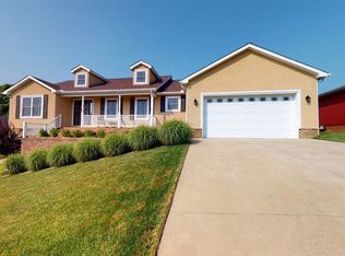 7 Maxwell Cir, Milton, WV 25541