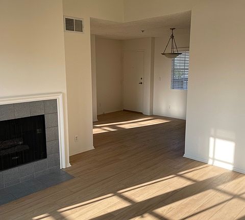 5th image of 328 S Cloverdale Ave APT 402