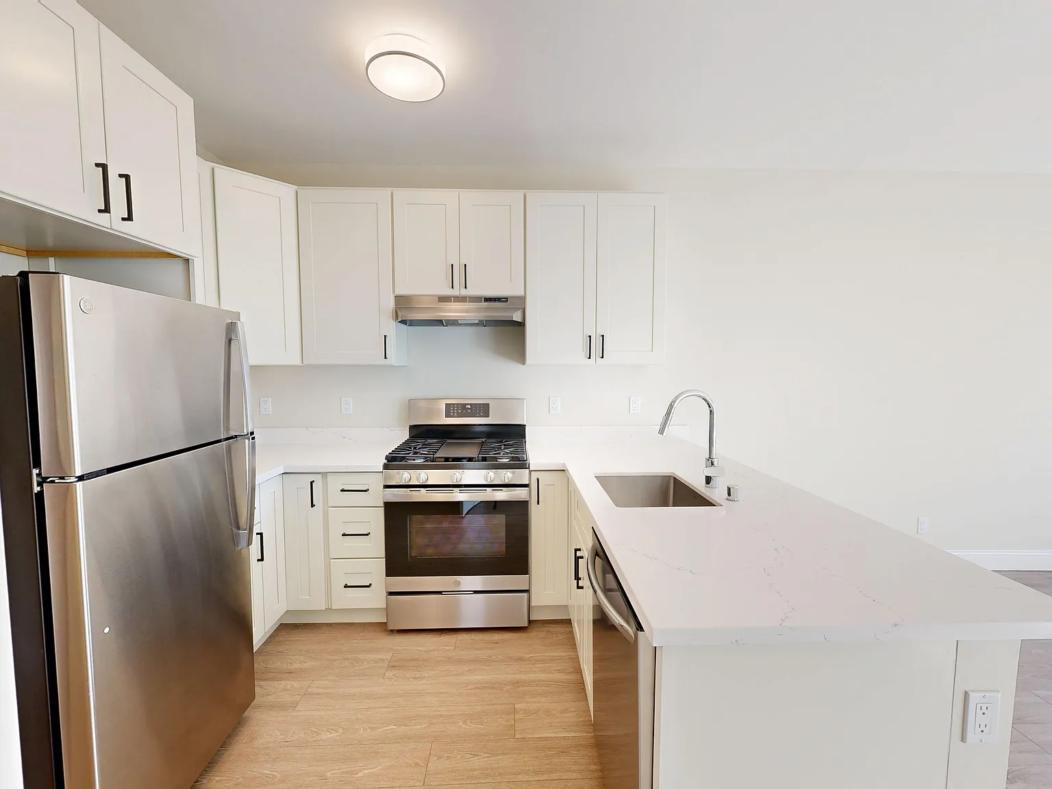 1260 Broadway Street — Photo 3