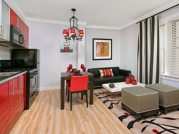 3rd image of 1940G N Lincoln Ave #207G