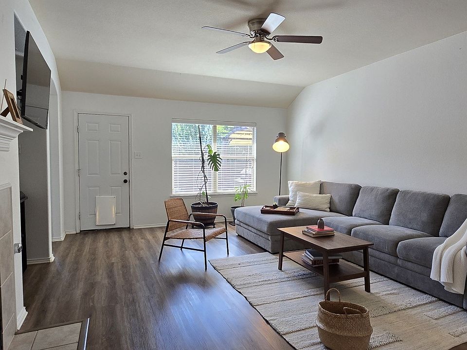 1st image of 452 Paddle Dr