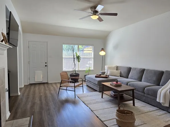 452 Paddle Dr, Crowley, TX 76036