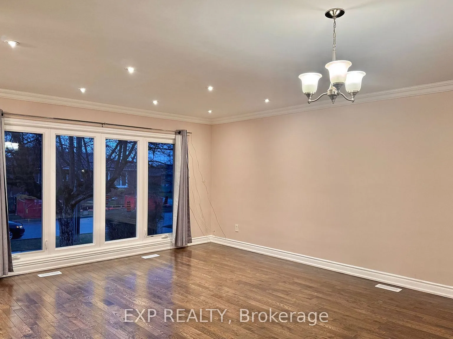 3 bed, $2,500 — Photo 2