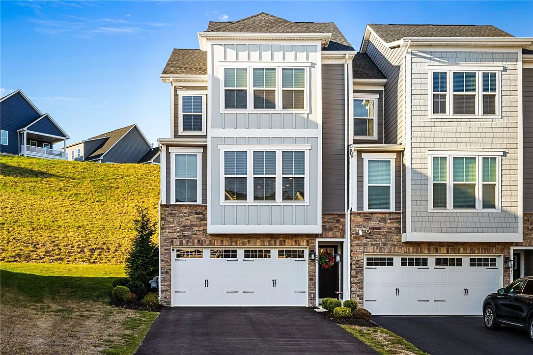 207 Spruce Ln photo 1