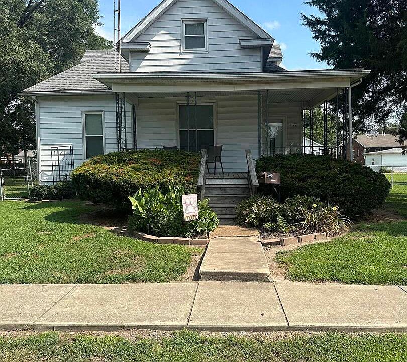1st image of 307 W Kaskaskia St