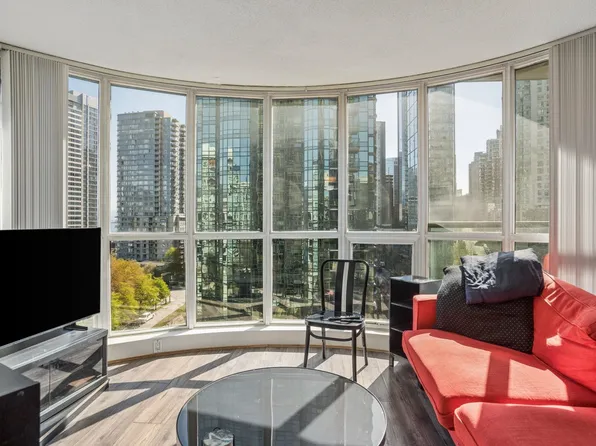 588 Broughton St #906, Vancouver, BC V6G 3E3