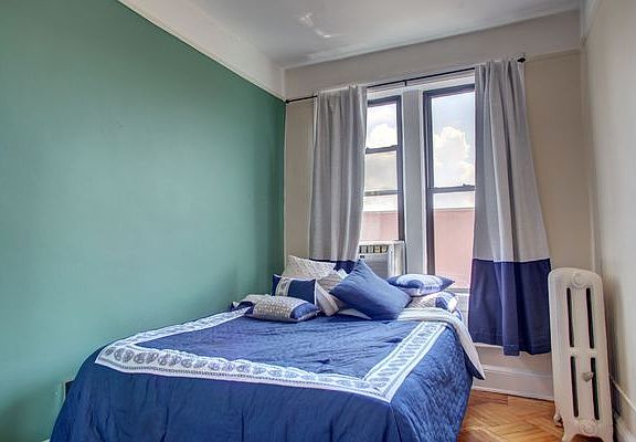4th image of 3003 47th St APT 3R