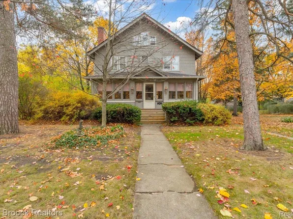 11 Poplar Park Blvd, Pleasant Ridge, MI 48069