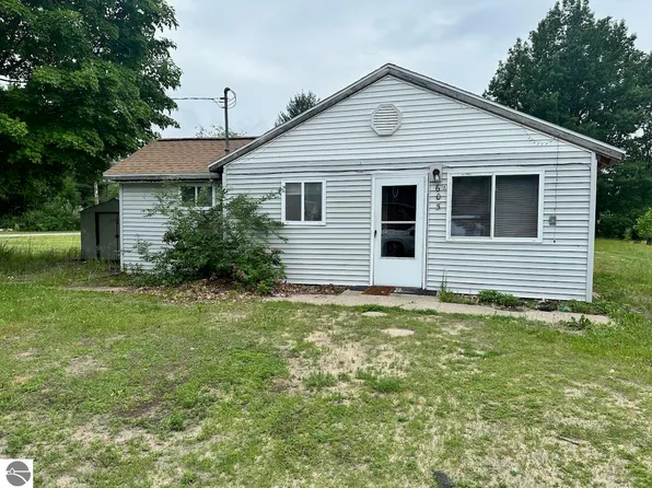 605 N Cherry St, Kalkaska, MI 49646