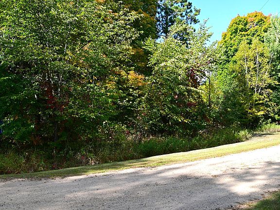 5th image of Plum Dr