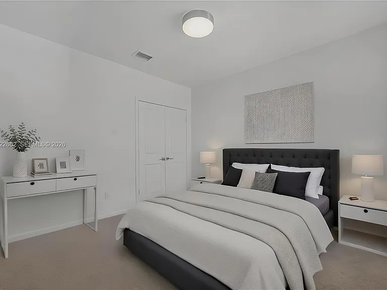 805 SE 18th St #805 — Photo 16