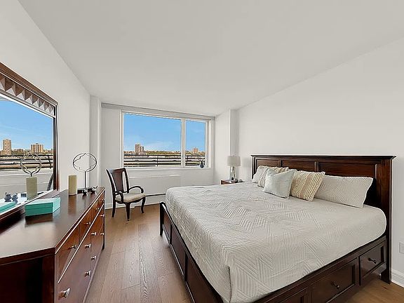 4th image of 100 Riverside Blvd APT 5H