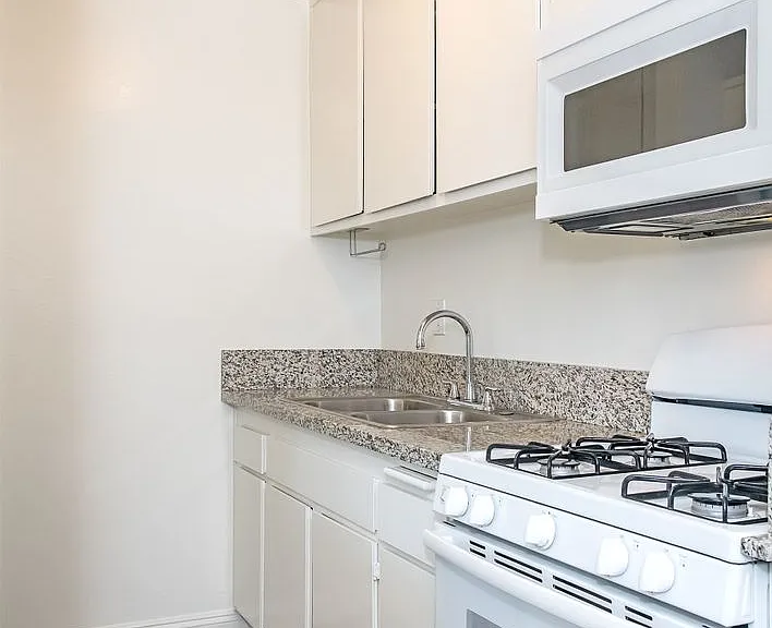 5851 Hazeltine Ave. — Photo 10