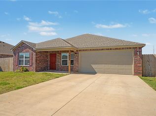 811 Tanner Dr, Siloam Springs, AR 72761