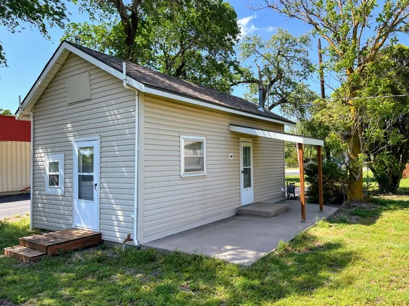 1521 W 4th Ave, 1521 W 4th Ave APT D, Hutchinson, KS 67501