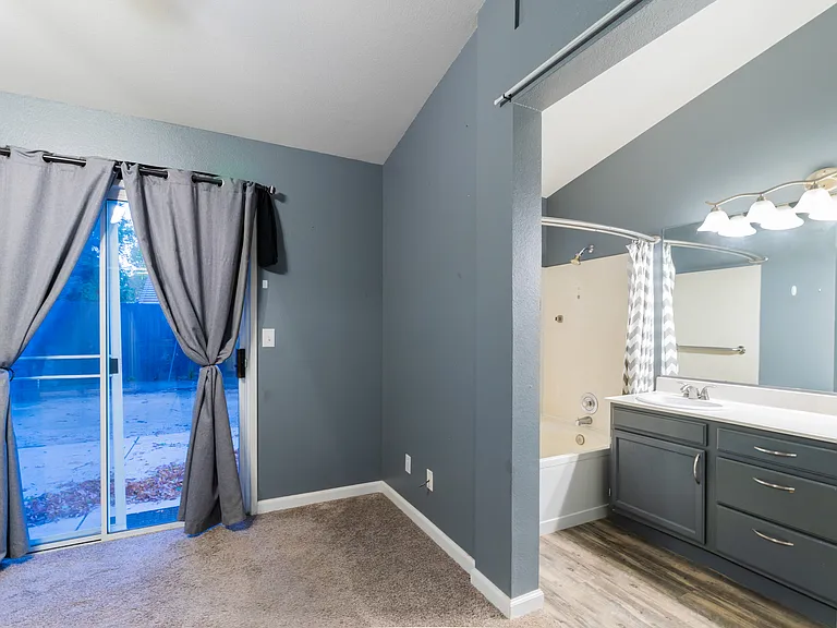 2834 Mitchell Ave — Photo 14