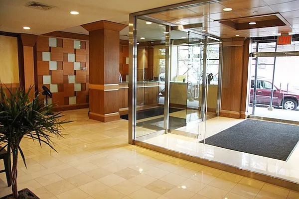 Sold by Avenue Sotheby's International Realty | media 34