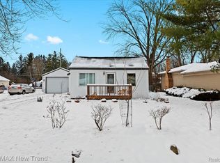 33503 Stocker St, Farmington Hills, MI