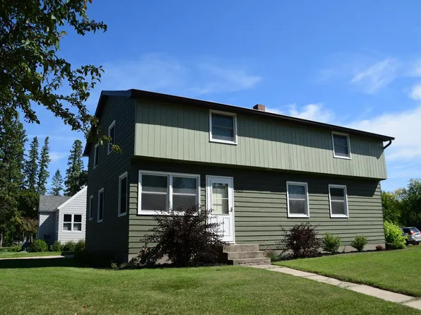 401 Center St E, Roseau, MN 56751