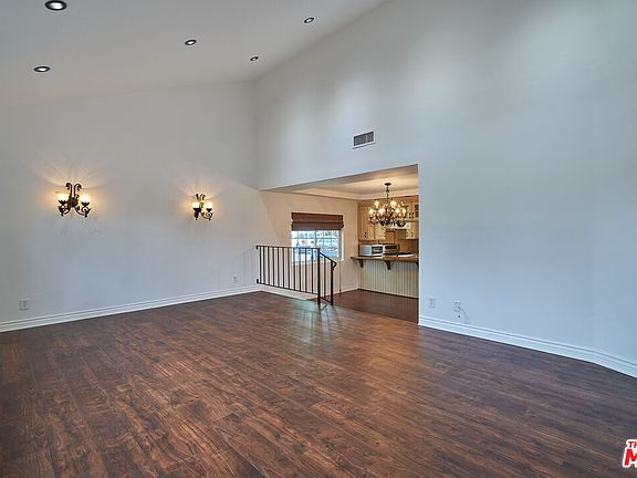 4th image of 17338 Hartland St