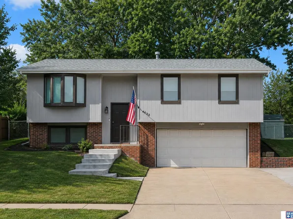 4633 Hallcliffe Rd, Lincoln, NE 68516
