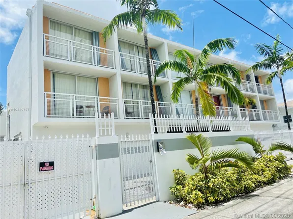 450 SW 3rd St APT 16, Miami, FL 33130