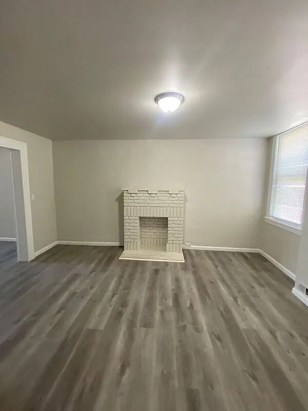 4 bed, 1.5 bath, 1422 sqft, $2,300 — Photo 2