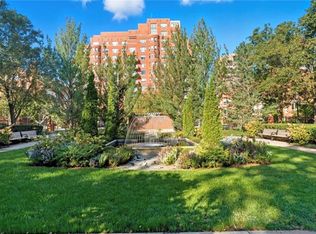 4950 Central St APT 302, Kansas City, MO 64112
