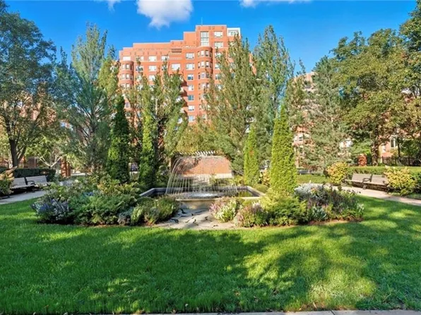 4950 Central St APT 302, Kansas City, MO 64112