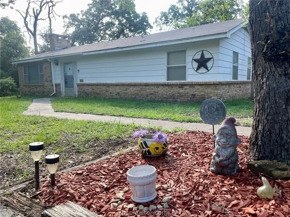 169 Blossom, Hilltop Lakes, TX 77871