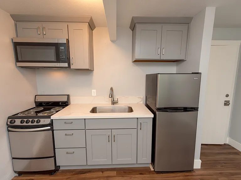 1402-1406 SW 12th Ave — Photo 2