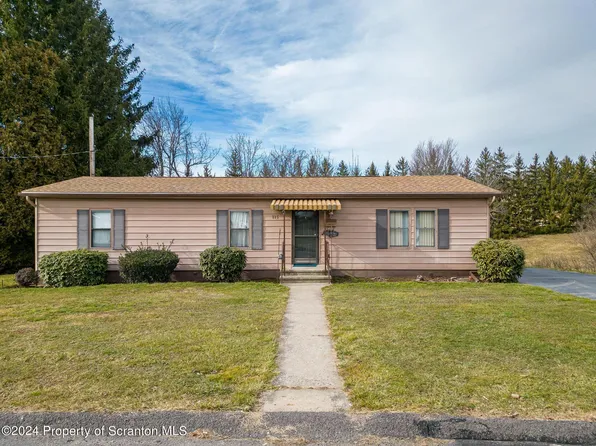 815 Hill St, Throop, PA 18512