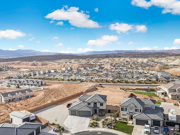 3rd image of 1501 E Mountain Trl